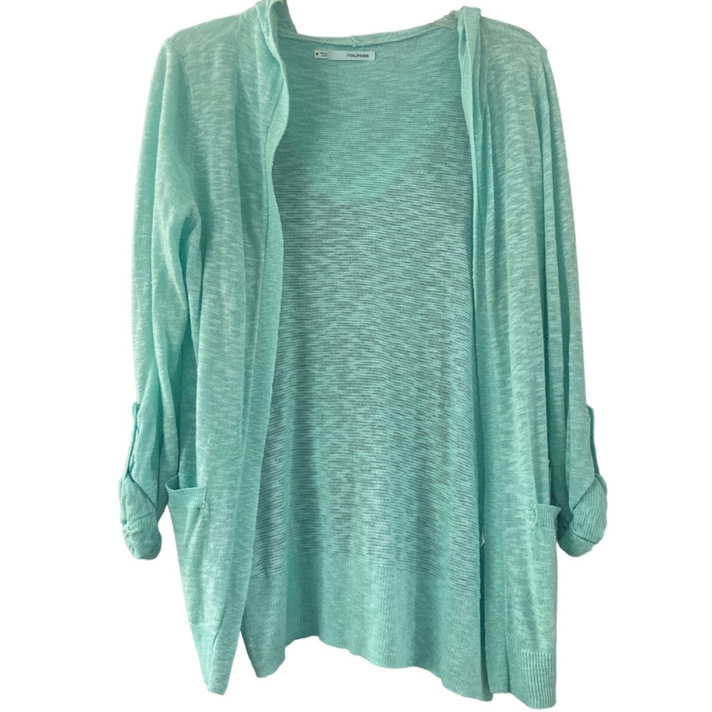 Women’s Maurice’s lightweight hooded cardigan with two front pockets.